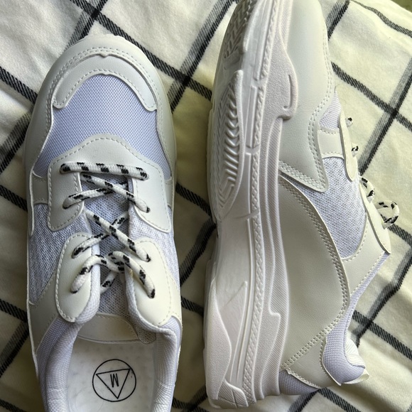 MISGUIDED ALL WHITE SNEAKERS - Picture 3 of 3